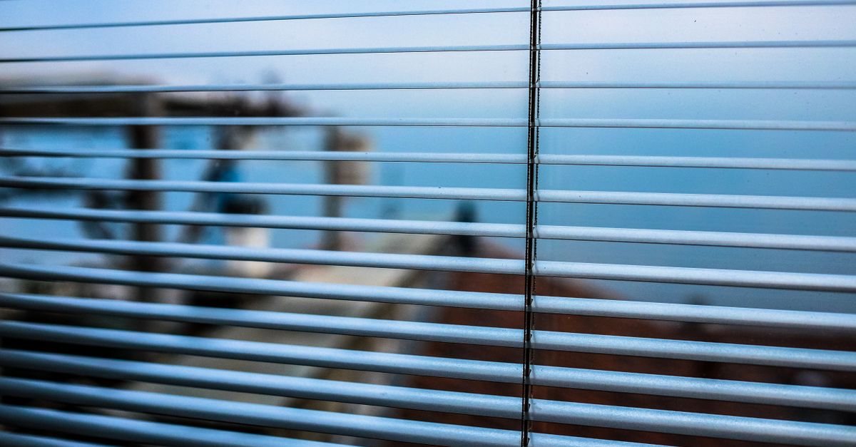 Cómo limpiar las persianas por fuera sin arriesgarte en la ventana
